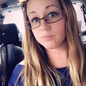 Meet your Posher, Desiree